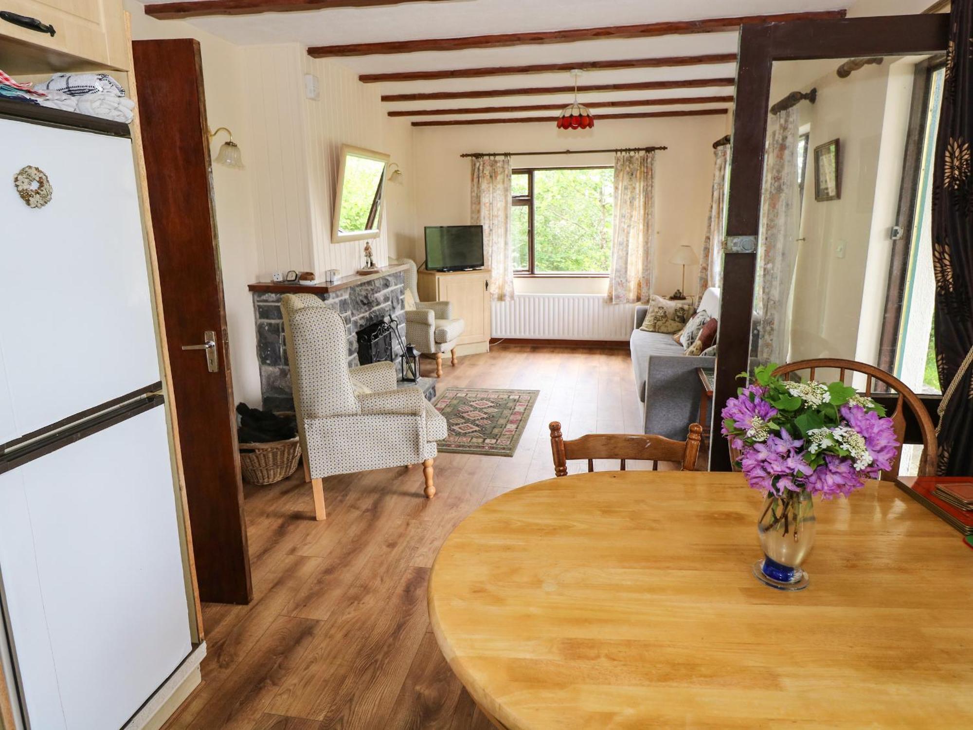 Hideaway Villa บอลลินโรบ ภายนอก รูปภาพ